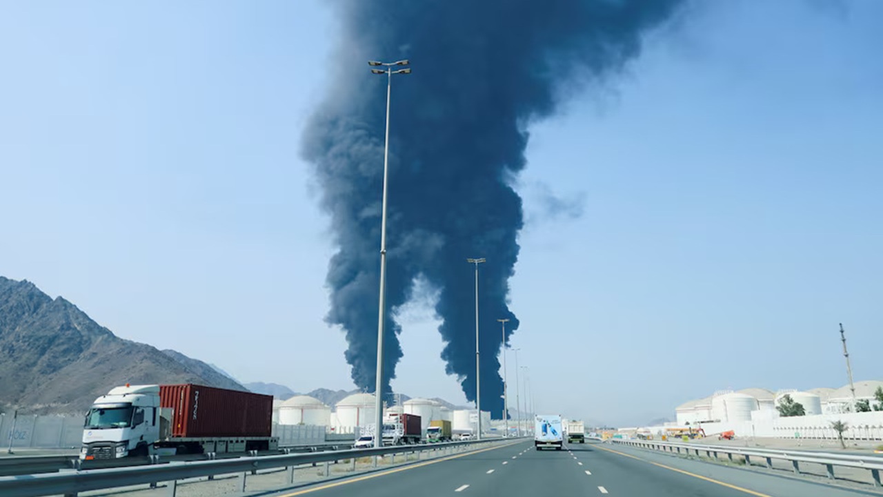 আমিরাতের জ্বালানি কেন্দ্রে ইরানের হামলা, কার্যক্রম ব্যাহত