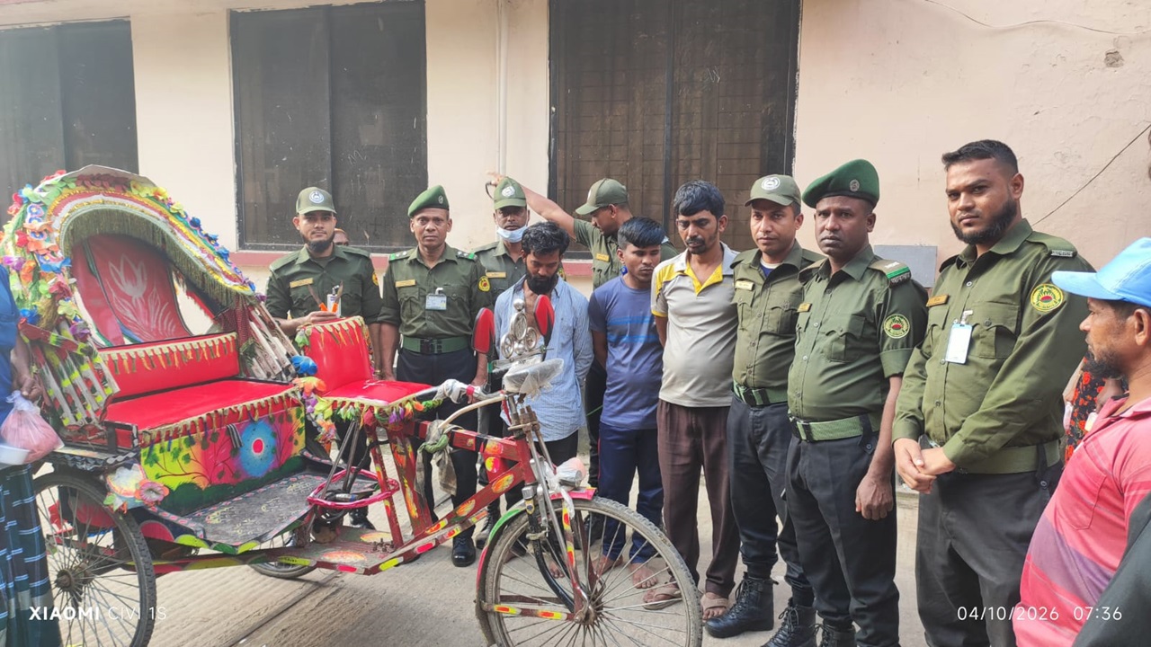 মহাখালীতে অটোরিকশা ছিনতাইয়ের চেষ্টা, আটক ৩