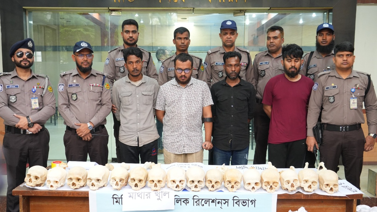 রাজধানীতে ৪৭ মাথার খুলিসহ চোর চক্রের ৪ সদস্য গ্রেপ্তার