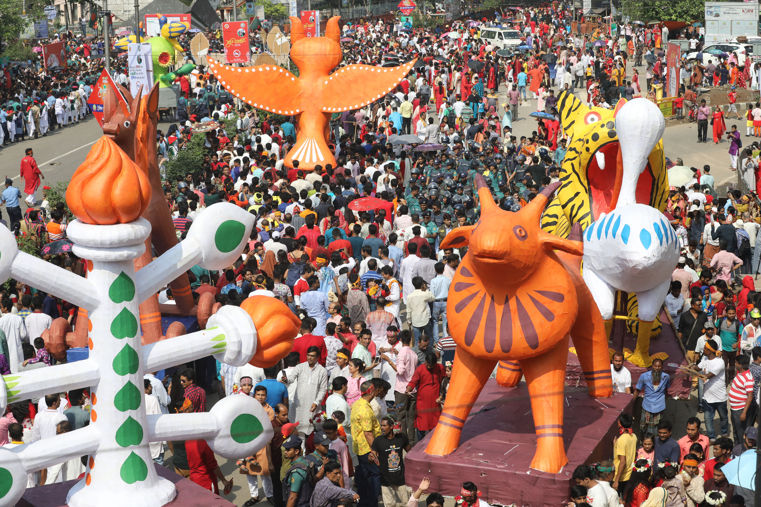 নববর্ষের ভেতর-বাহির