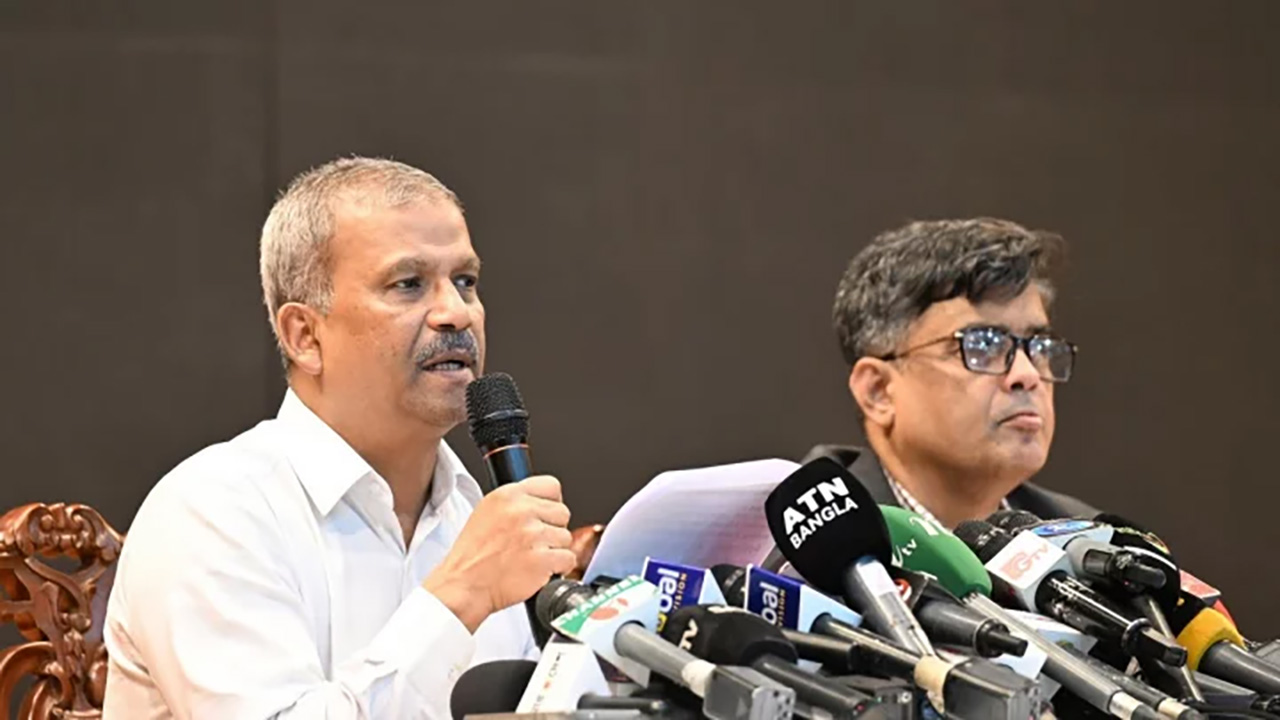 দ্রুতই গণভোটের সিদ্ধান্ত: আসিফ নজরুল