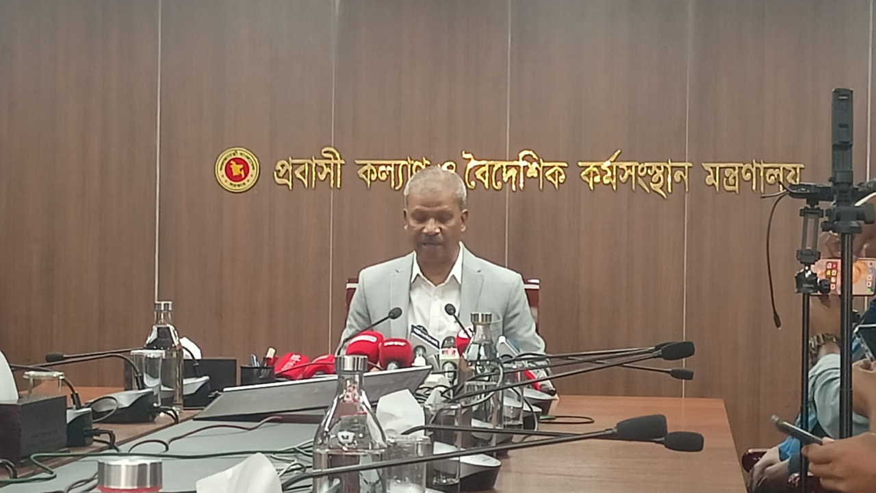 জোর করে আওয়ামী লীগকে অন্তর্ভুক্ত করা সম্ভব না: আসিফ নজরুল