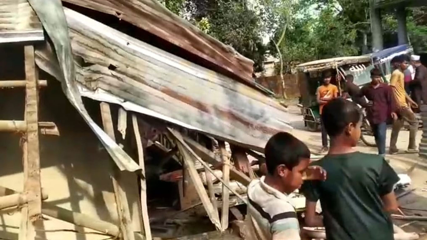 চাঁদা না পেয়ে মুক্তিযোদ্ধার বাড়ি ভাঙচুরের অভিযোগ যুবদল নেতার বিরুদ্ধে