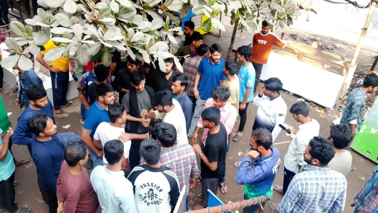 শ্লীলতাহানির অভিযোগ, বরিশাল বিশ্ববিদ্যালয়ে শিক্ষার্থীদের সংঘর্ষ