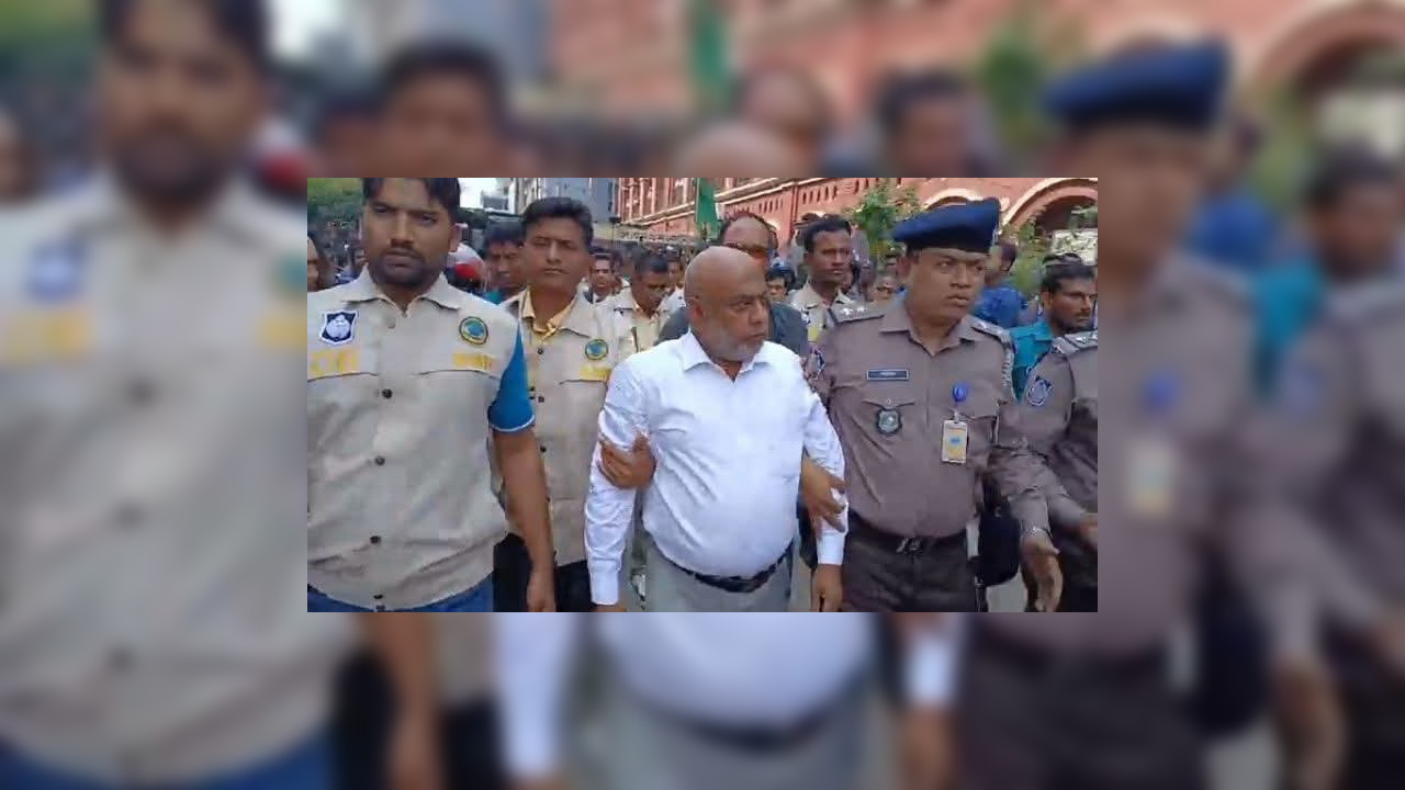 বরিশালে আদালতে হট্টগোল: আইনজীবী সমিতির সভাপতি আটক