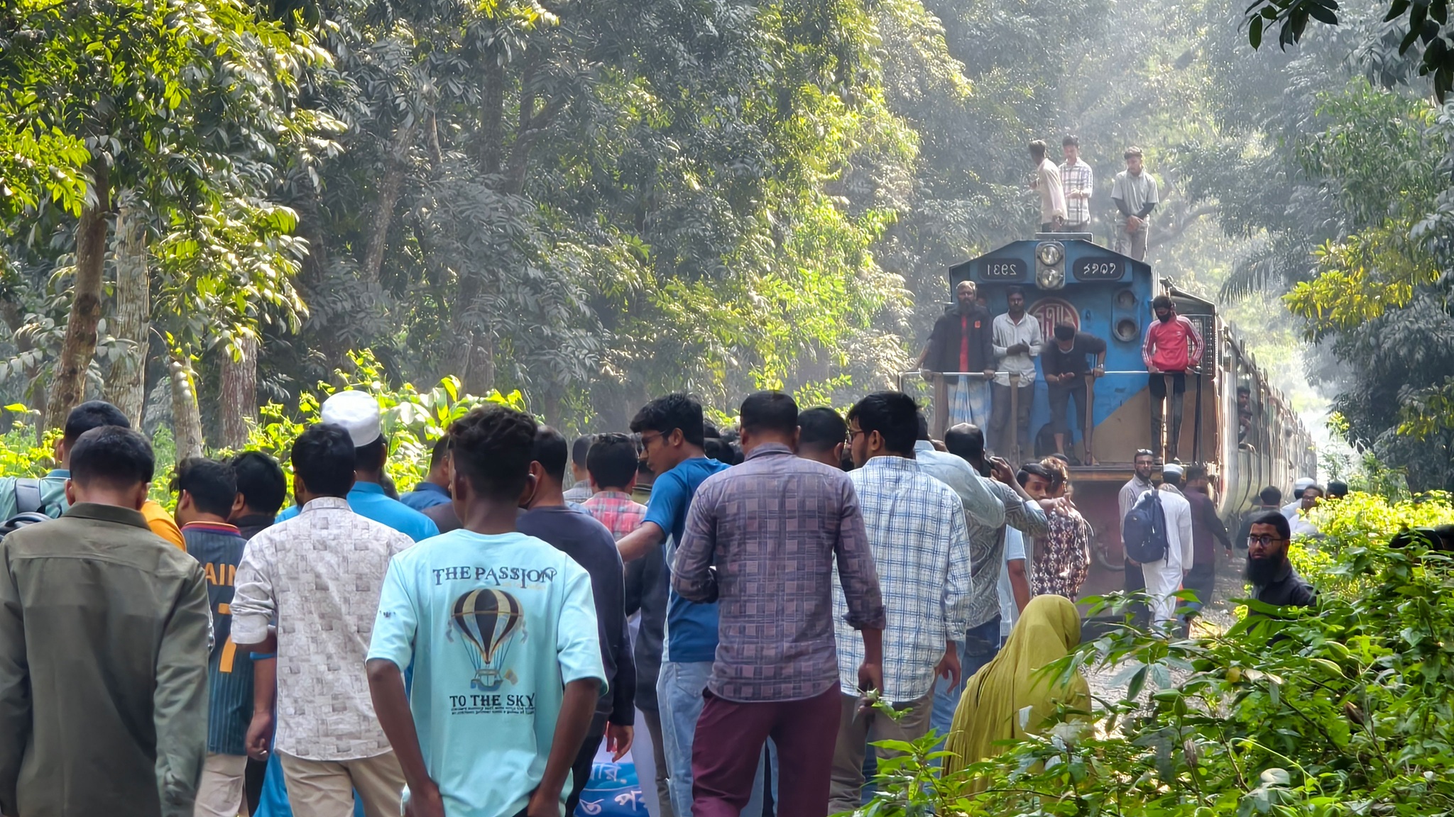 বাকৃবি শিক্ষার্থীদের ফের রেললাইন অবরোধ