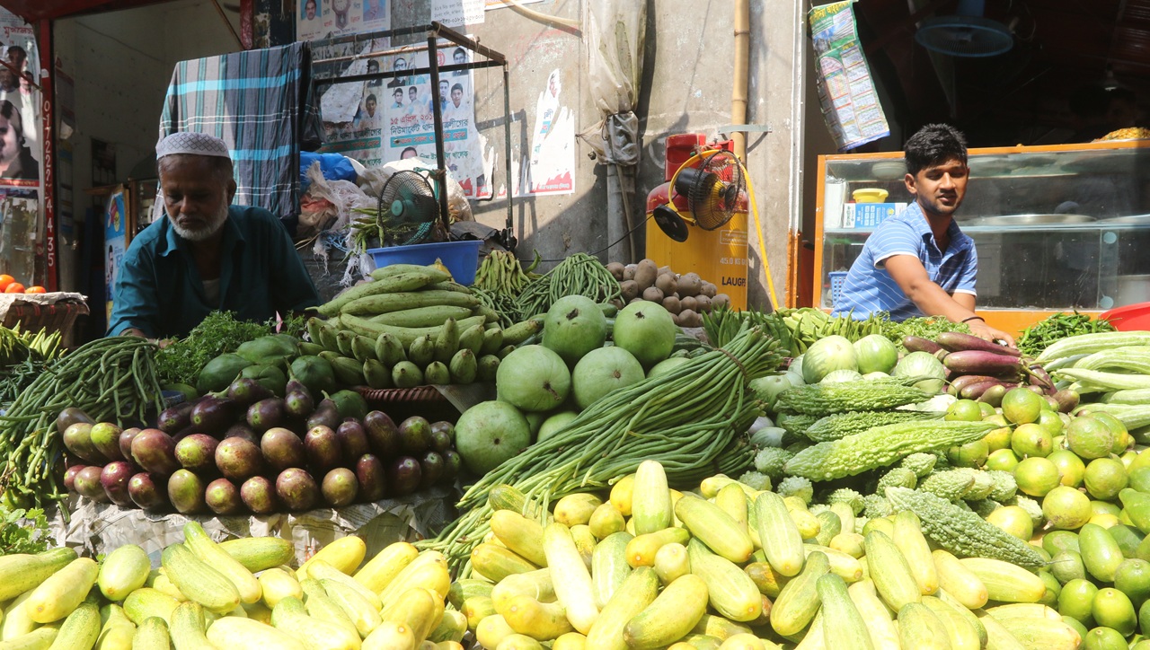 পরিবহন ব্যয়ের ‘অজুহাতে’ নিত্যপণ্যের বাজারে ঊর্ধ্বগতি