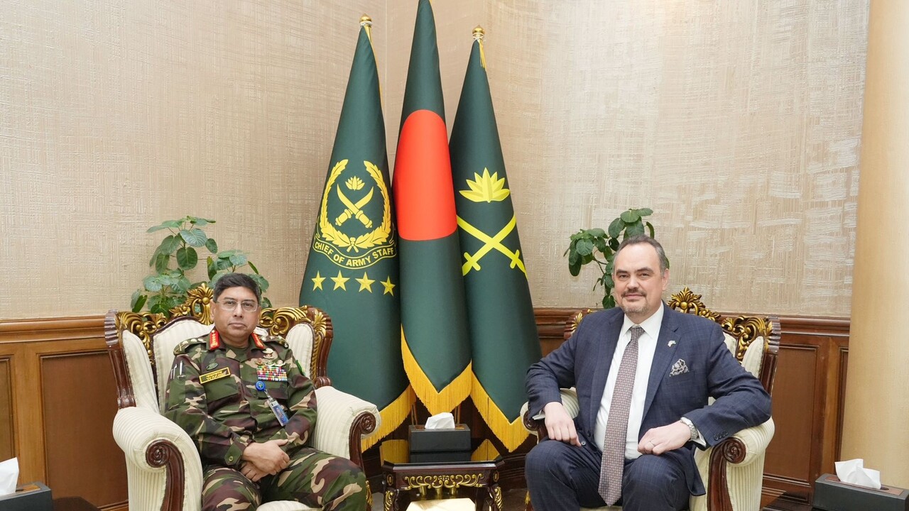 সেনাপ্রধানের সাথে আমেরিকার নতুন রাষ্ট্রদূতের সাক্ষাৎ