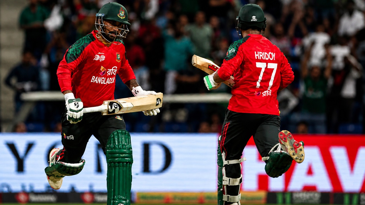 বৃষ্টির পর একাই লড়লেন হৃদয়, বাংলাদেশ ১০২ রানে অলআউট