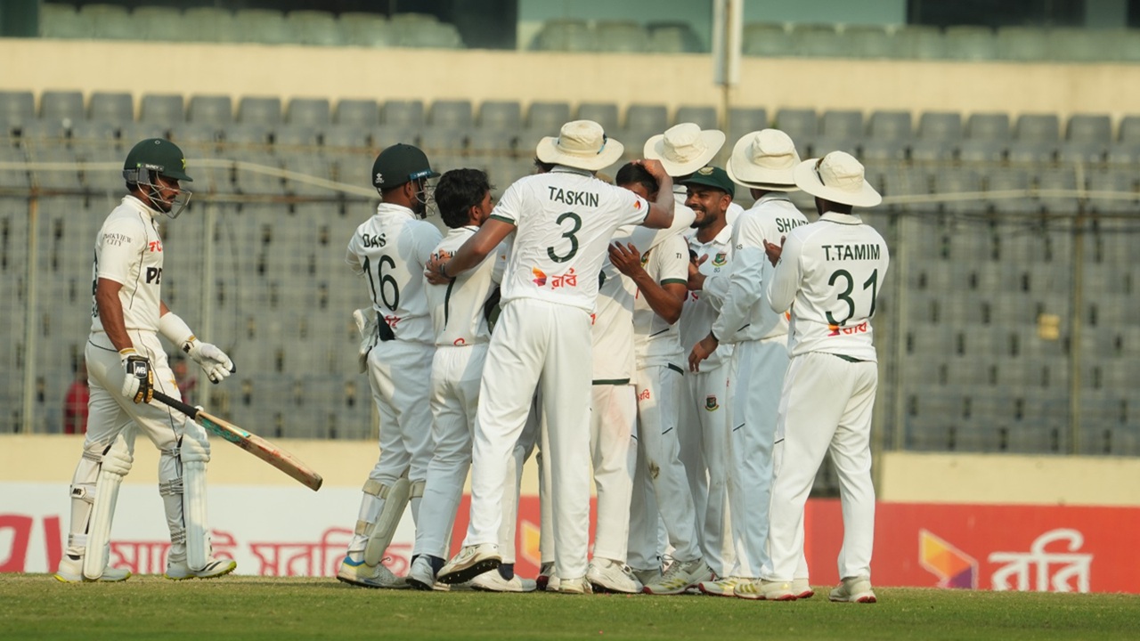 নাহিদের গতির সামনে টেস্টে আবার অসহায় পাকিস্তান