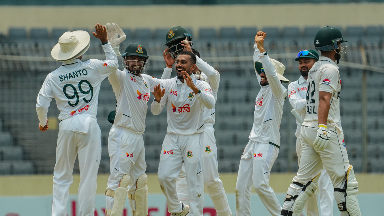 ‘চেনা ছন্দে’ টেস্টের মিরাজই বাংলাদেশের ত্রাতা
