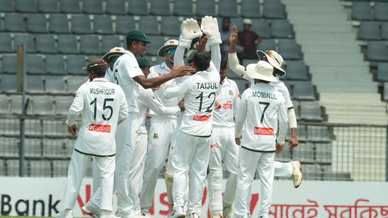 ৪ দিনেই জয়ের পথে বাংলাদেশ