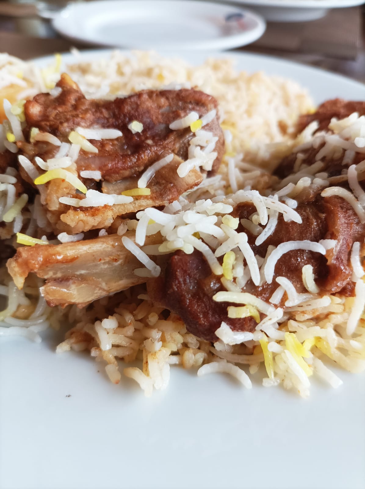 বাসমতি চালের ঢাকাই কাচ্চি বিরিয়ানি। ছবি: চরচা