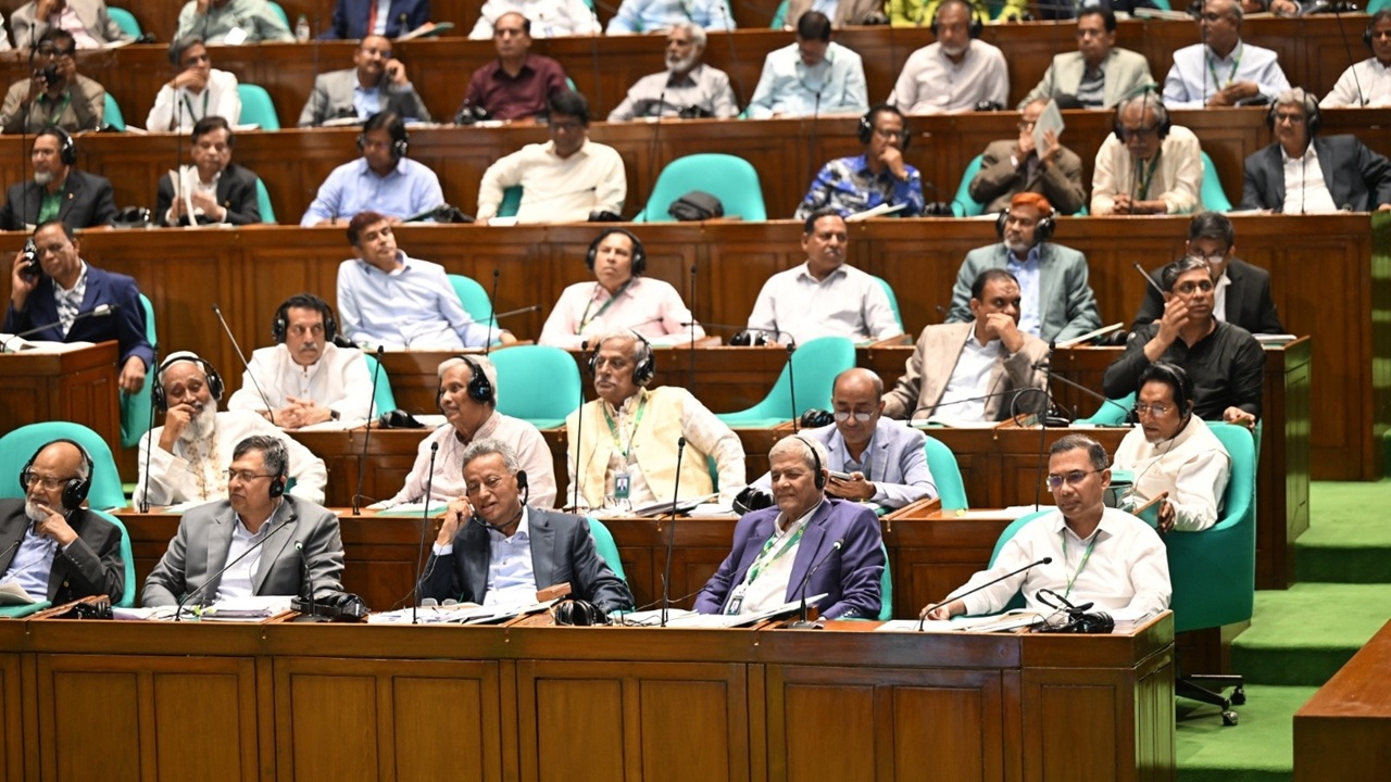 মুলতবি প্রস্তাব নিয়ে বিএনপি: উদারতা না রাজনৈতিক বাস্তবতা?