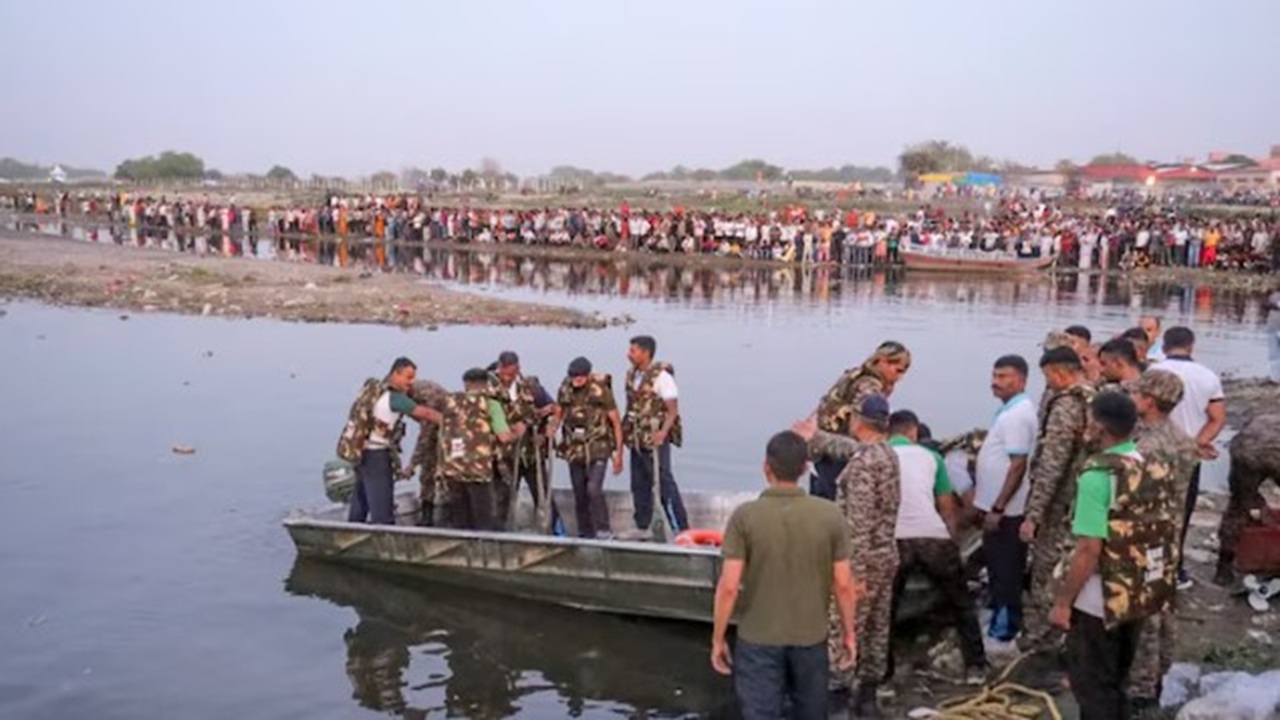বৃন্দাবনে নৌকা ডুবে ১০ জনের মৃত্যু
