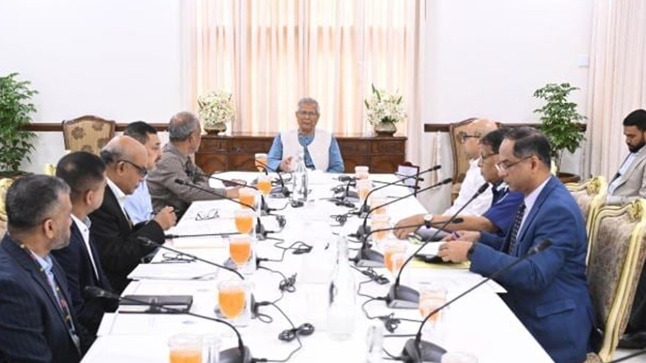 নির্বাচনে স্বচ্ছতা নিশ্চিতে দ্রুত বডি ওর্ন ক্যামেরা কেনার নির্দেশ