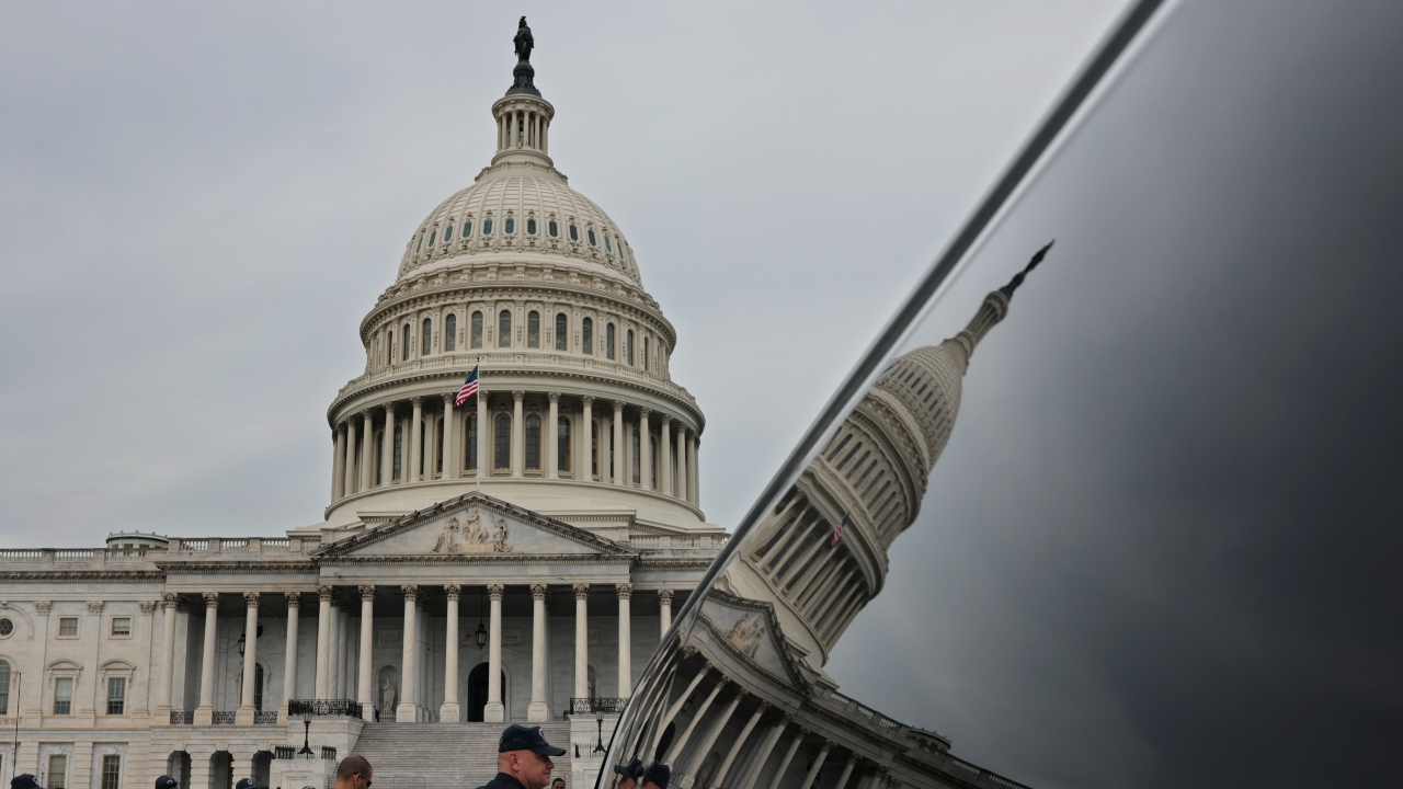 ইরানে ট্রাম্পের হামলাকে ‘বেআইনি’ বলছেন আমেরিকারই এক সিনেটর