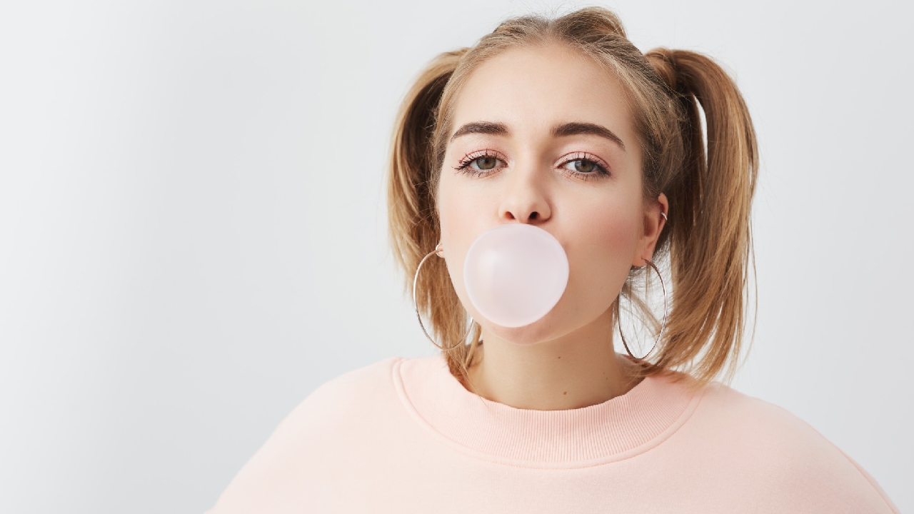 ভুলবশত চুইংগাম গিলে ফেললে কতক্ষণ পেটে থাকে?