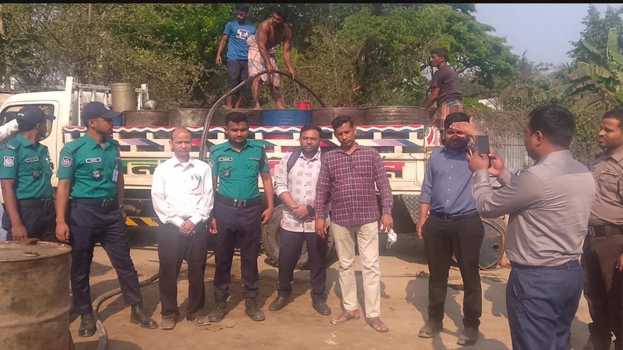 চট্টগ্রামে অবৈধভাবে মজুত ৬ হাজার লিটার ডিজেল জব্দ