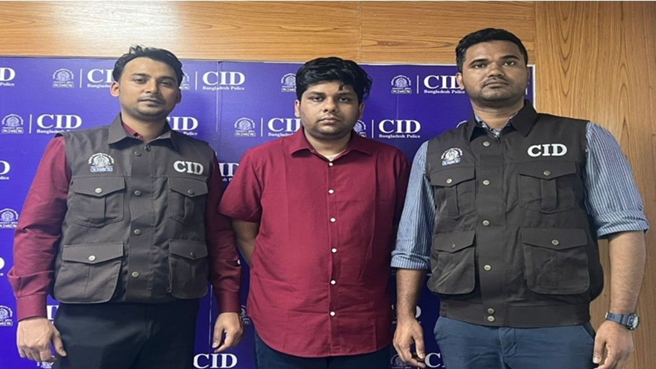 সিআইডির পরিচয়ে প্রতারণা, গ্রেপ্তার ১