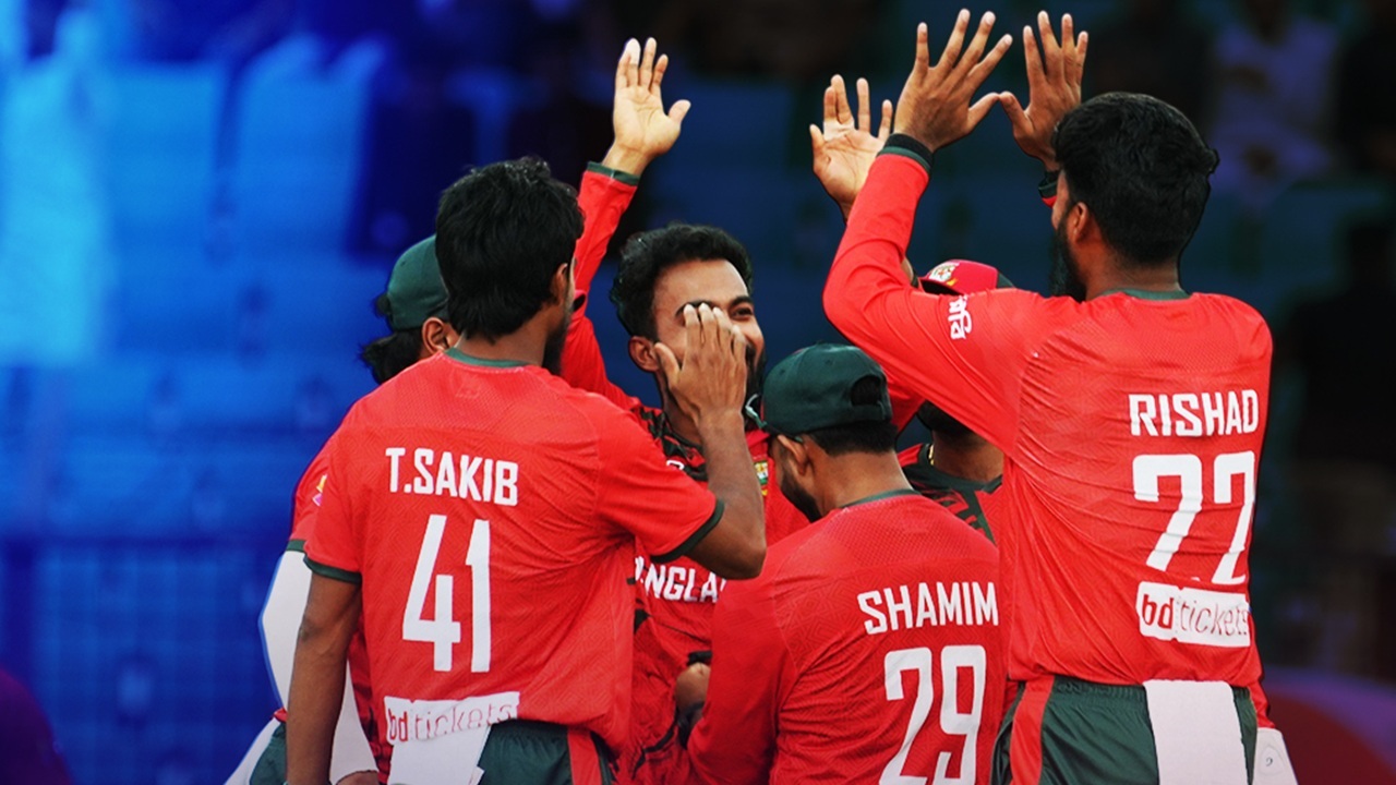 ‘ডেথ ওভার স্পেশালিস্ট’ রিপনের মলিন অভিষেক