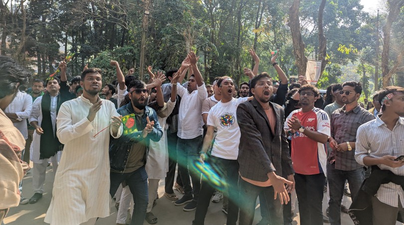 চবিতে সহ-উপাচার্যকে ‘টিক্কা খান’ বলে ছাত্রদলের স্লোগান