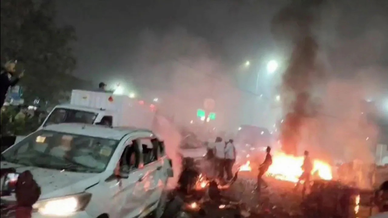 মেট্রো স্টেশনের কাছে বিস্ফোরণ, দিল্লিতে নিহত ৮