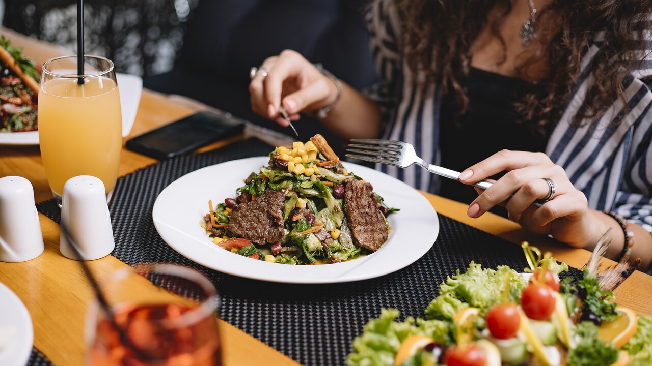 টানা ১ মাস সন্ধ্যা ৭টার মধ্যে ডিনার করলে শরীরে যে পরিবর্তন হবে