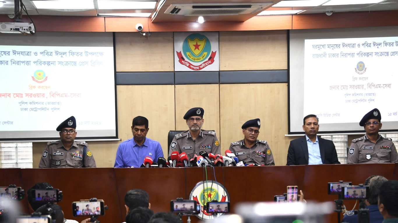 ঈদযাত্রা নির্বিঘ্ন ও ফাঁকা রাজধানীর নিরাপত্তায় সর্বোচ্চ প্রস্তুত ডিএমপি