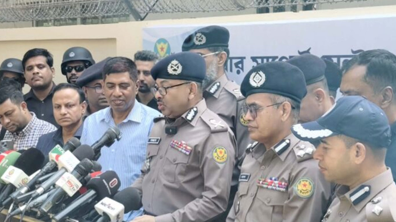 পুলিশের ওপর হামলা হলে নিজেদের বাড়ি নিজেদেরই পাহারা দিতে হবে: ডিএমপি কমিশনার