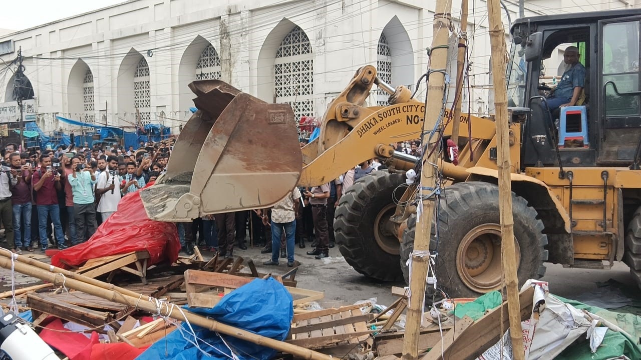 সায়েদাবাদে ১০০ অবৈধ বাস কাউন্টার সিলগালা