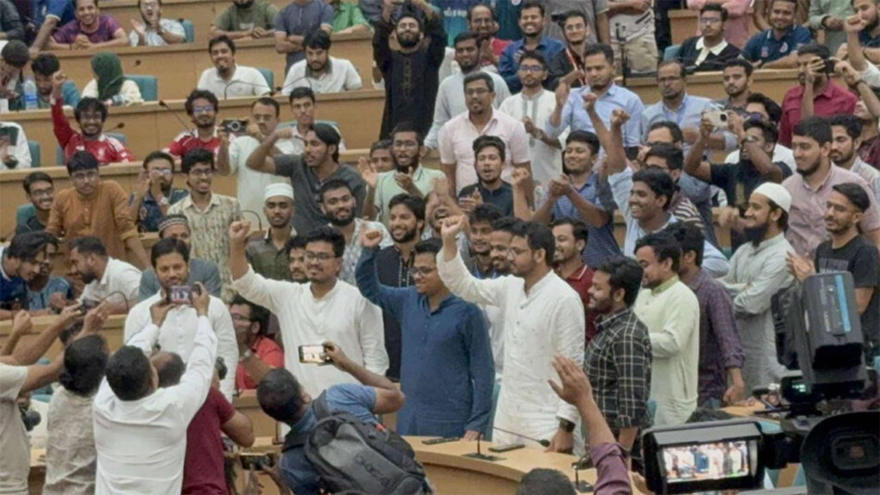 ডাকসু নির্বাচনে বিপুল ভোটে জয় পায় ইসলামী ছাত্রশিবির সমর্থিত প্যানেল। ছবি: সংগৃহীত