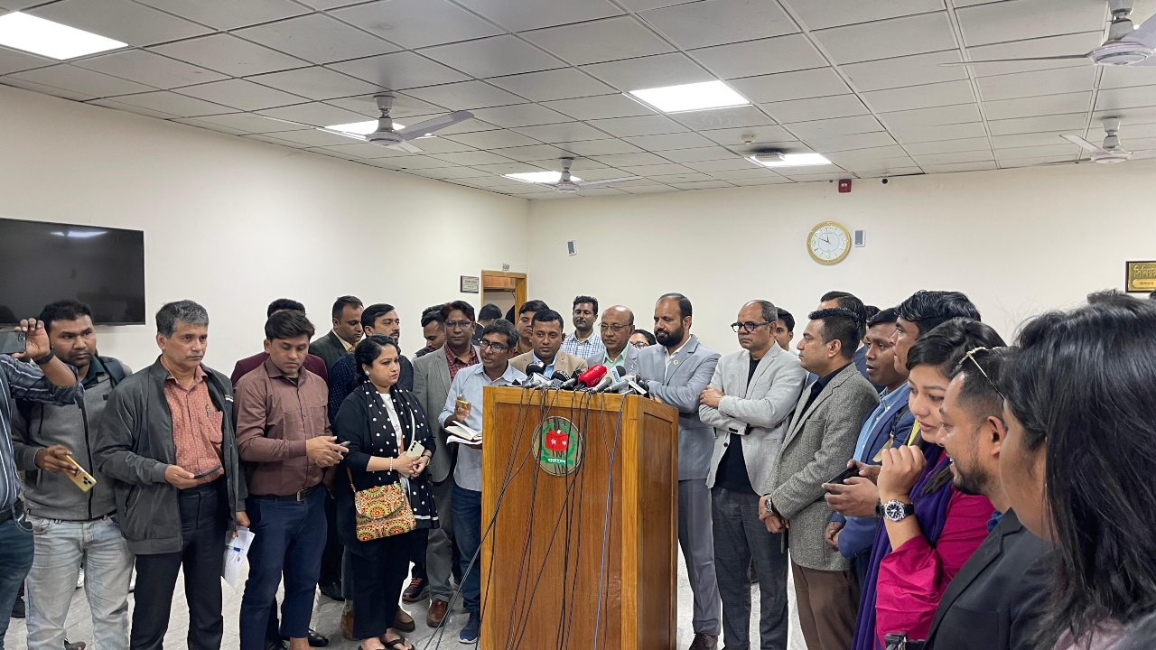 সাংবাদিকদের কার্ড জটিলতা সমাধানে ইসিকে আলটিমেটাম