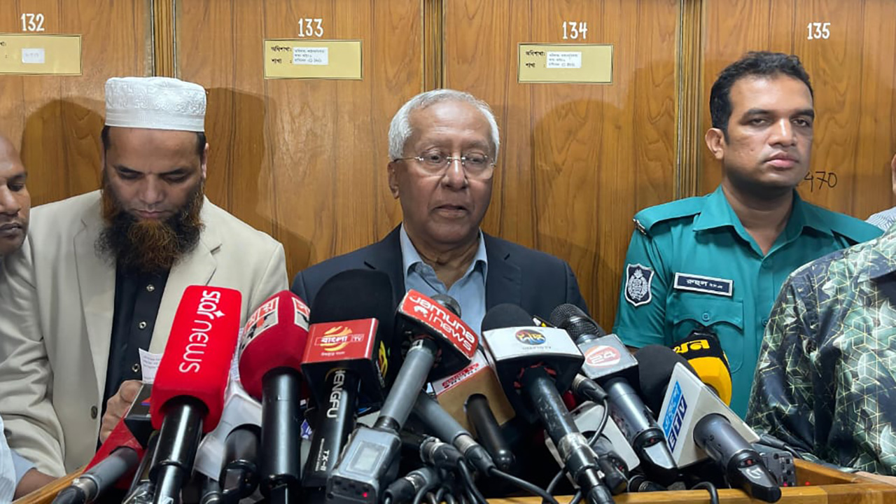 ‘চাপে নয়, ইসি নিজের বিবেচনায় শাপলা কলি যুক্ত করেছে’