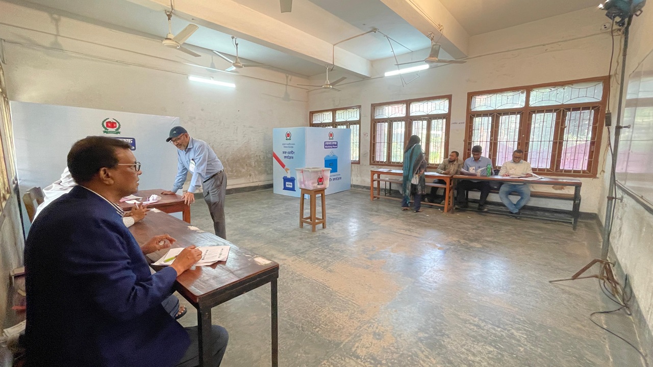 মক ভোটিং: না বুঝেই গণভোটে মতামত, দুই ভোটে লাগছে বেশি সময়
