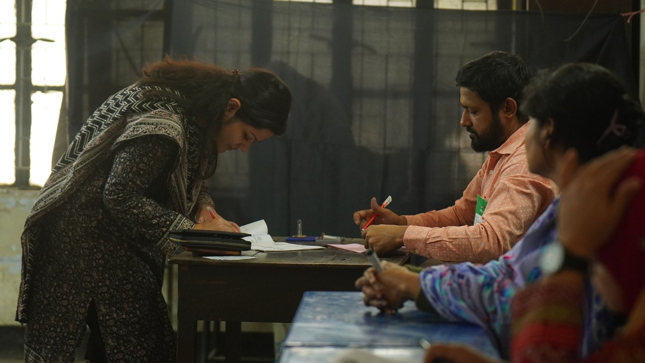 বাংলাদেশের নির্বাচন: পরিচিত রাজনীতির আবর্তে পরিবর্তনের নতুন আশা