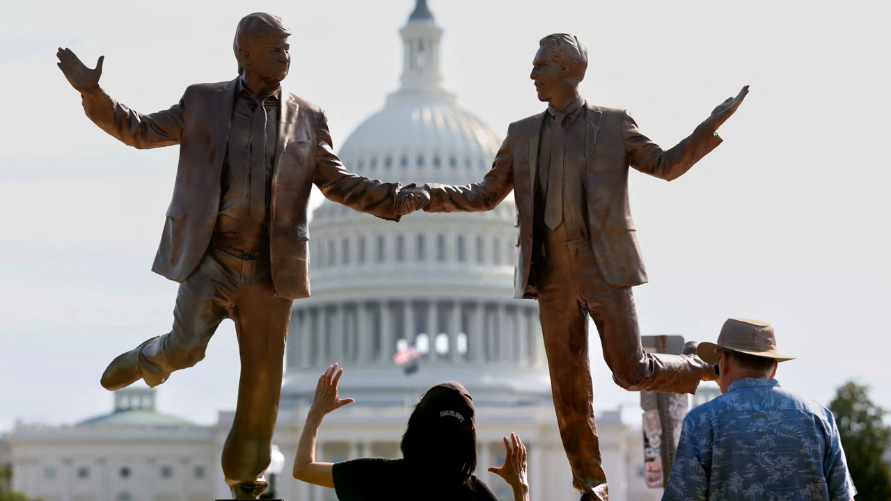 কে এই এপস্টেইন, কী আছে তার ফাইলে