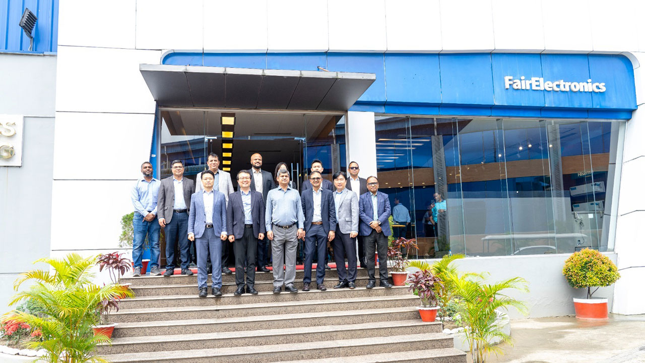 দক্ষিণ কোরিয়ার রাষ্ট্রদূতের ফেয়ার ইলেকট্রনিক্স কারখানা পরিদর্শন