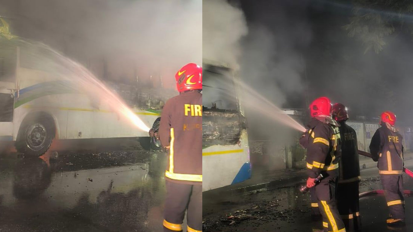 ড্যাফোডিল বিশ্ববিদ্যালয়ের দুই বাসে আগুন