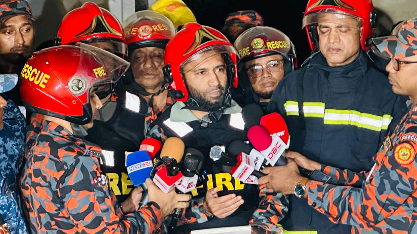 কড়াইল বস্তির আগুনে পুড়েছে অন্তত ১৫০০ ঘর