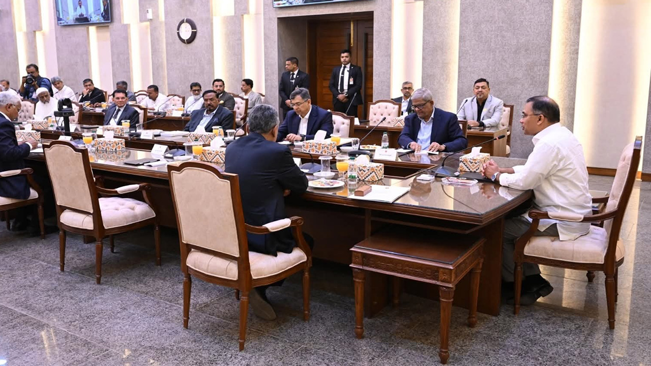 জ্বালানি সংকটে পেরেশান ‘শিশু সরকার’