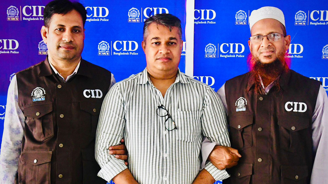১০ হাজারে চাকরি করতেন, ‘আত্মসাৎ করলেন’ ৯৪ কোটি টাকা