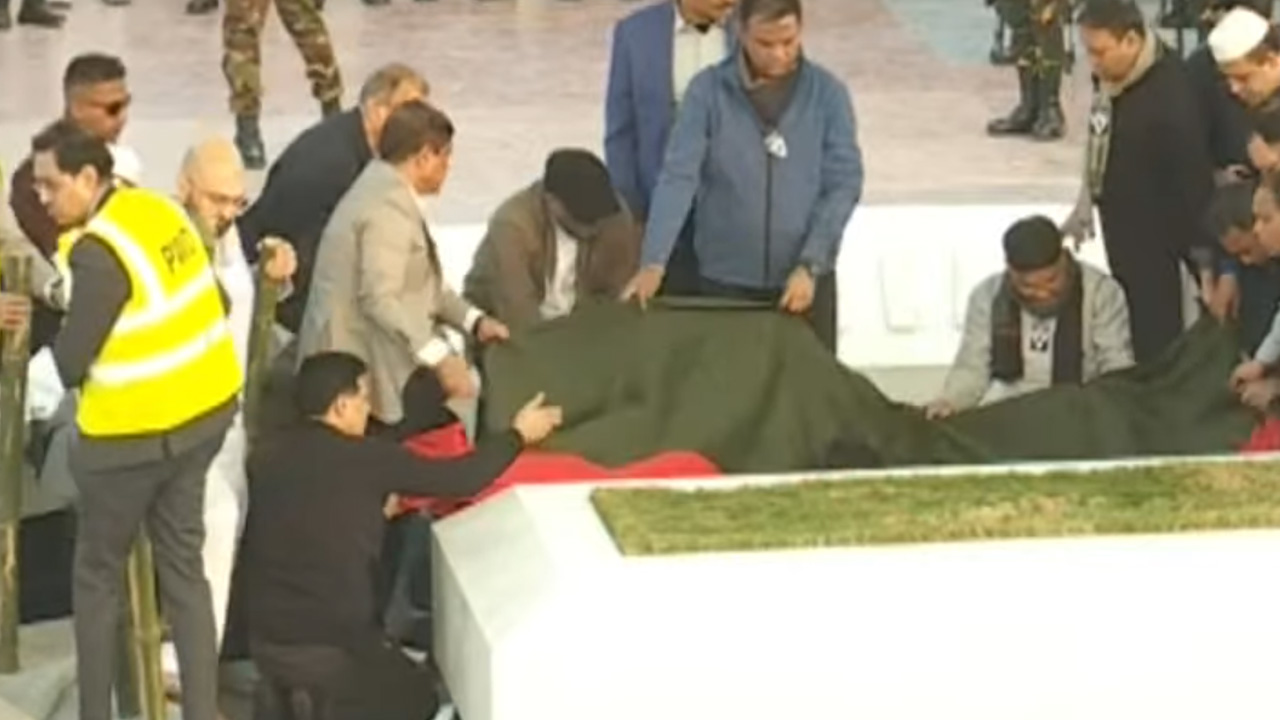 রাষ্ট্রীয় মর্যাদায় খালেদা জিয়াকে শেষ বিদায়