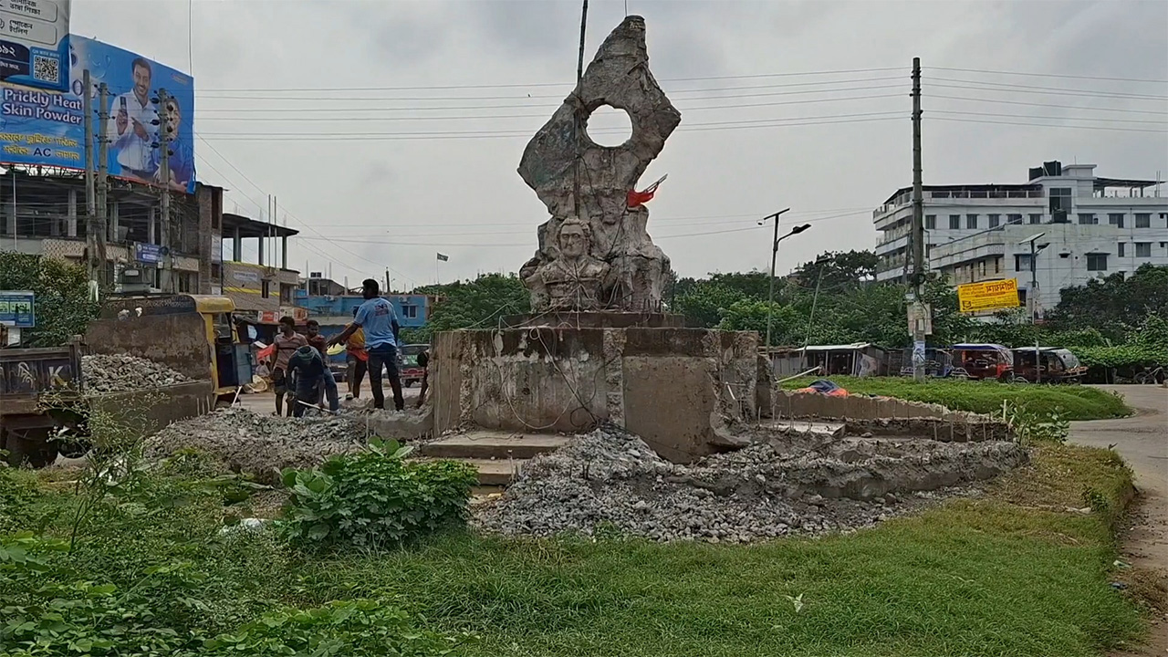 বীরশ্রেষ্ঠ হামিদুর রহমানের ভাস্কর্য ভাঙ্গার চেষ্টা: ৩৯ বিশিষ্ট নাগরিকের নিন্দা