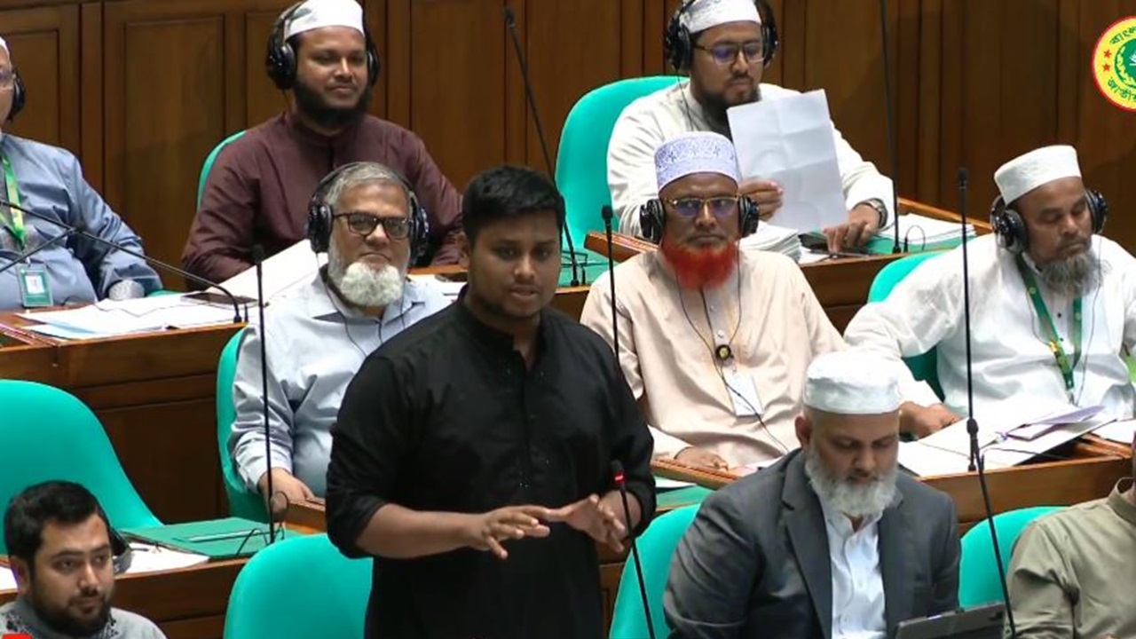 ট্যাক্স ফ্রি নয়, সরকারি মালিকানাধীন গাড়ি চেয়েছি: হাসনাত আবদুল্লাহ