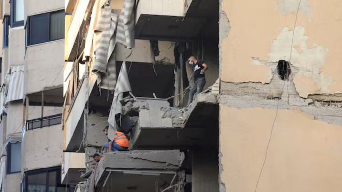 লেবাননে ইসরায়েলি হামলায় হিজবুল্লাহর শীর্ষ কর্মকর্তাসহ নিহত ৫