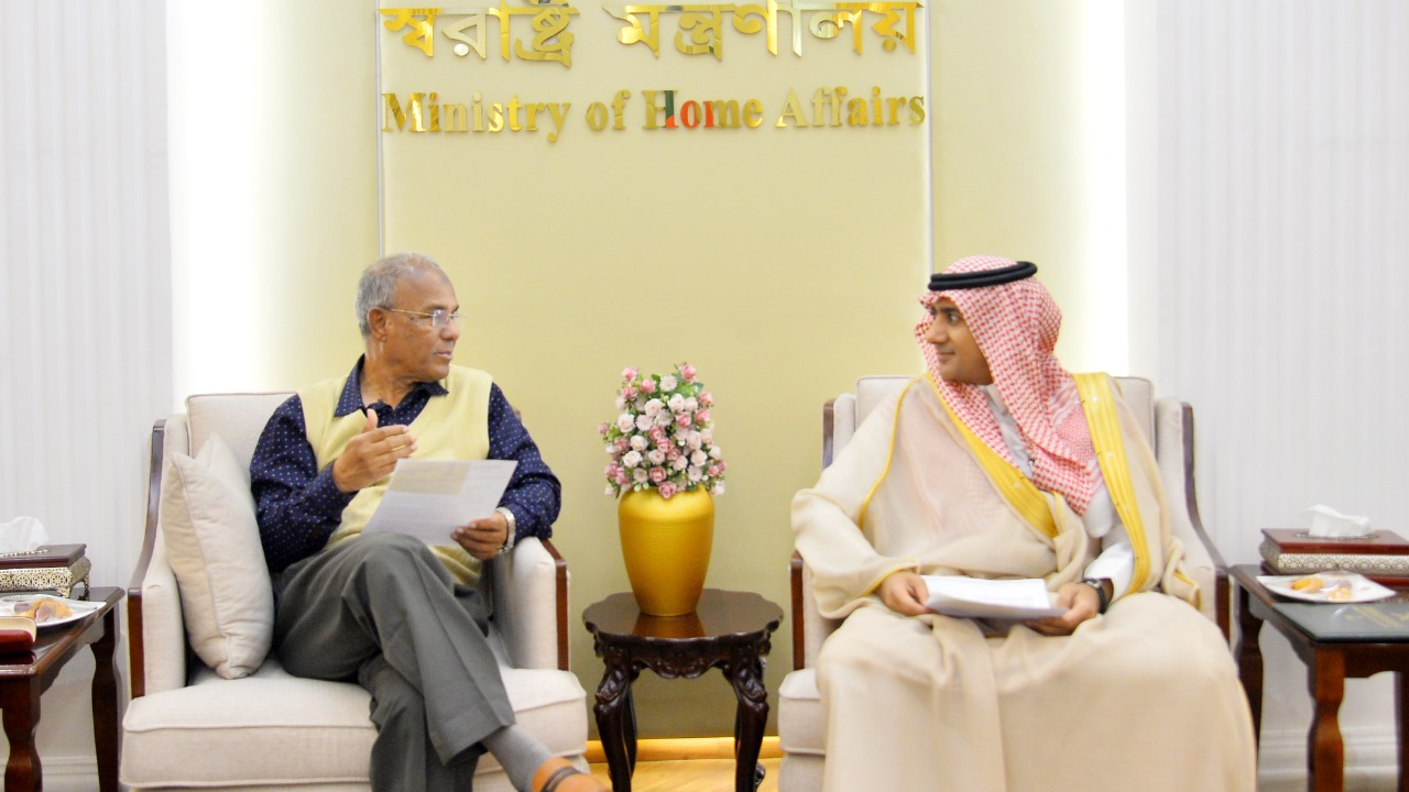 সৌদিতে থাকা রোহিঙ্গাদের পাসপোর্টের কাজের অগ্রগতি জানালেন উপদেষ্টা