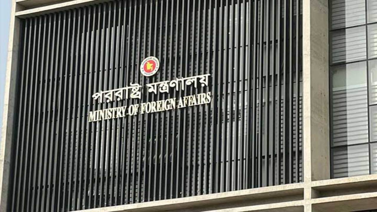 হাসিনার বক্তব্য প্রকাশের জেরে ভারতের ডেপুটি হাইকমিশনারকে তলব