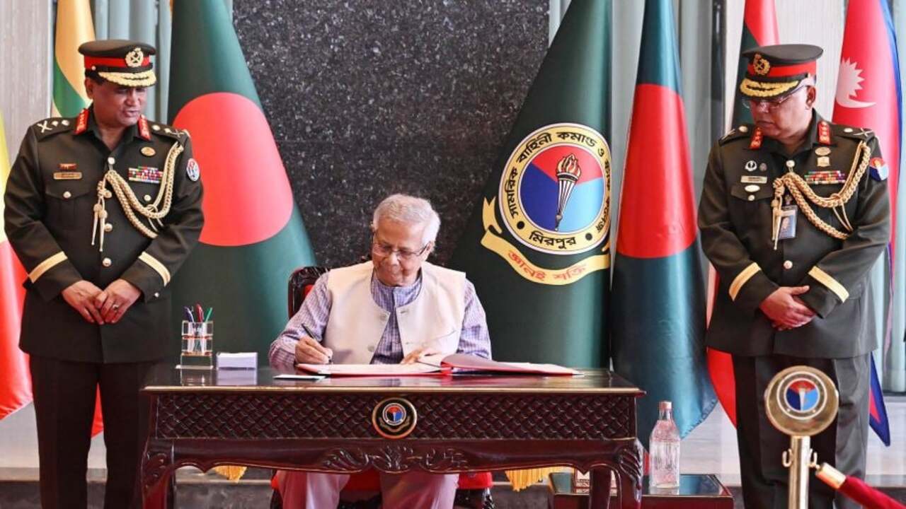 শান্তিপূর্ণ নির্বাচনের জন্য সেনাবাহিনীর সহায়তা চাইলেন প্রধান উপদেষ্টা