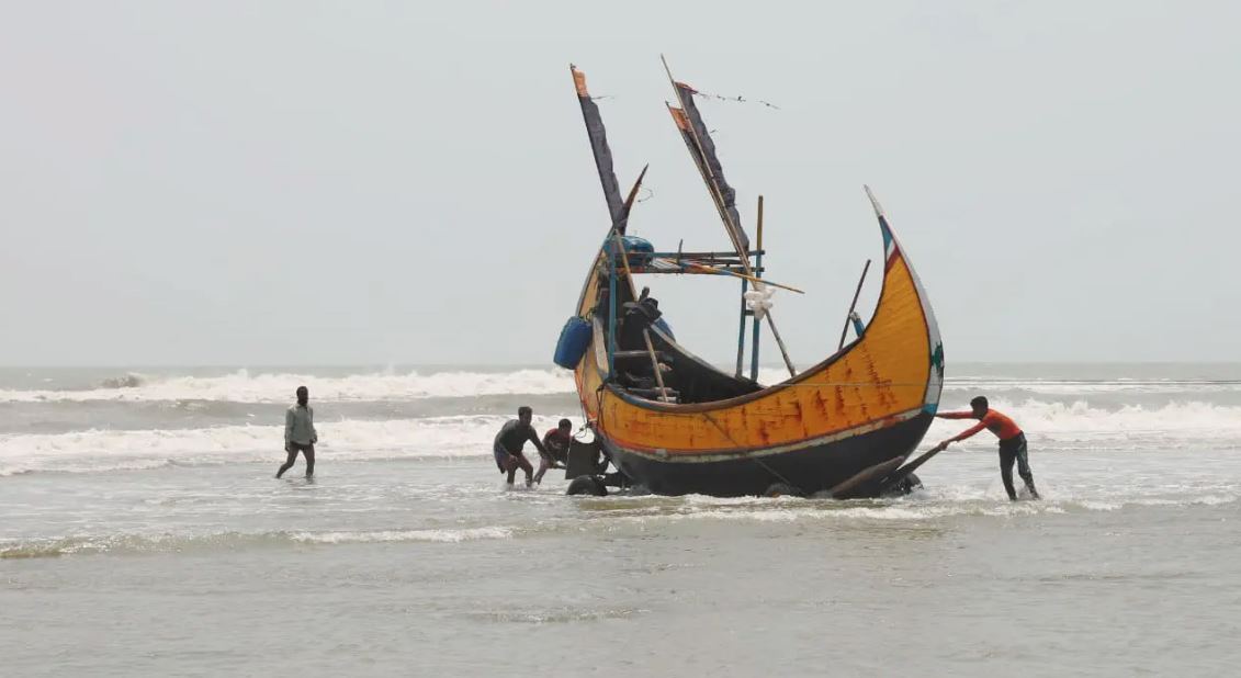 জ্বালানি সংকটের মধ্যেই শুরু হলো সাগরে ৫৮ দিনের মাছ ধরায় নিষেধাজ্ঞা